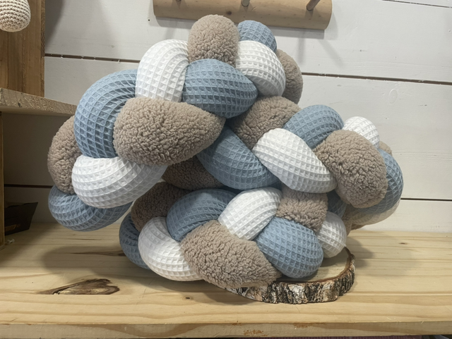 Tresse de lit tons bleu ciel taupe et blanc 