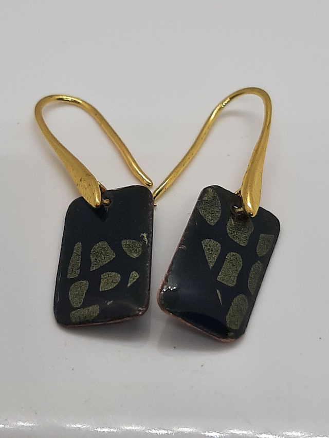 Boucles d&#039;oreilles  Petites rectangulaires Noires et Dorées
