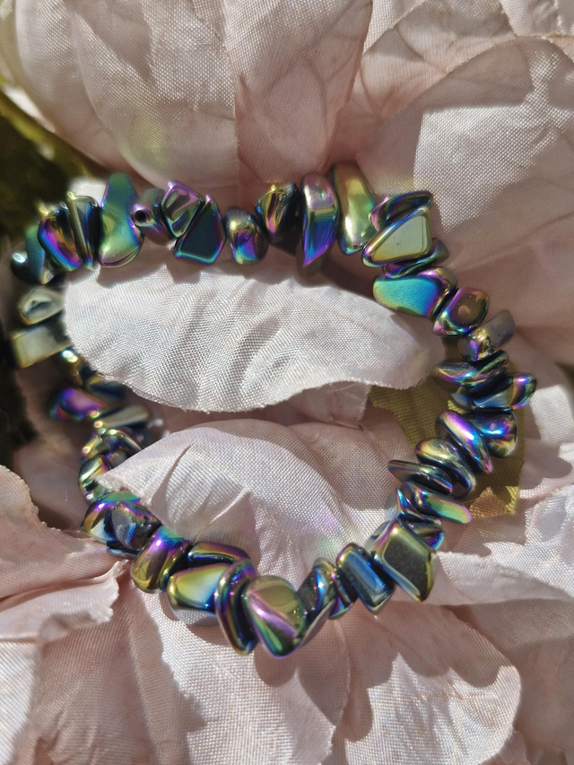 Aura hematite crystal chip bracelet