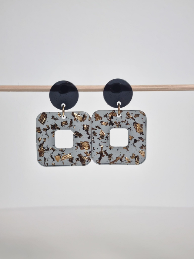 Carré : Noir feuilles dorées