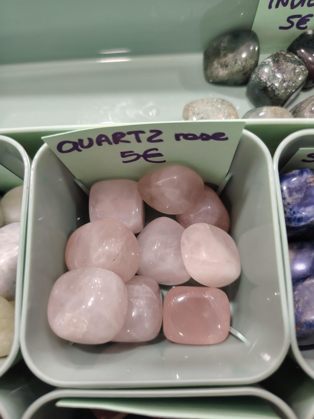 QUARTZ ROSE pierre roulée 