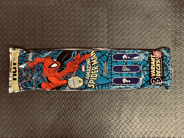 Huf Mistery  Deck 8,25“- spiderman Marvel collab - 