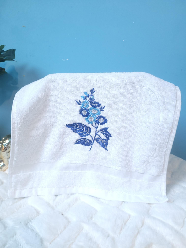 Serviette brodée floral