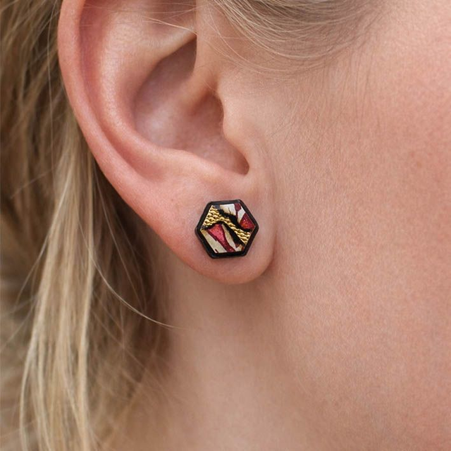 Orecchini a bottone esagonali Carmen Oro e rosso