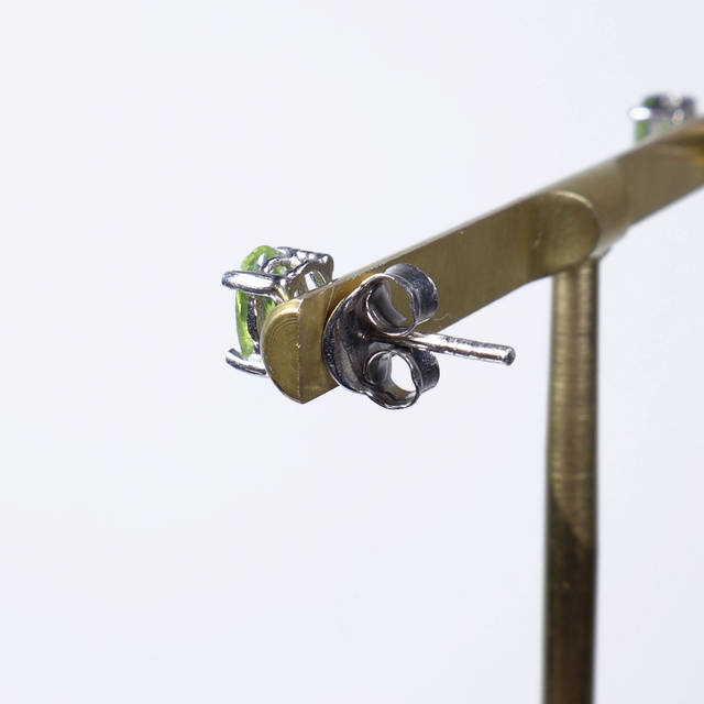 Pair of Vintage Sterling Silver 925 Small Dainty Delicate 5x4mm Oval Cut Green Peridot Gemstone August Birthstone Stud Earrings