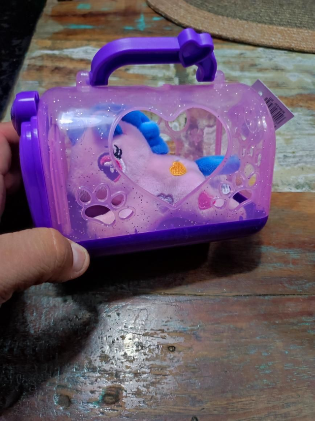 PELUCHE LICORNE ET SA CAISSE DE TRANSPORT 