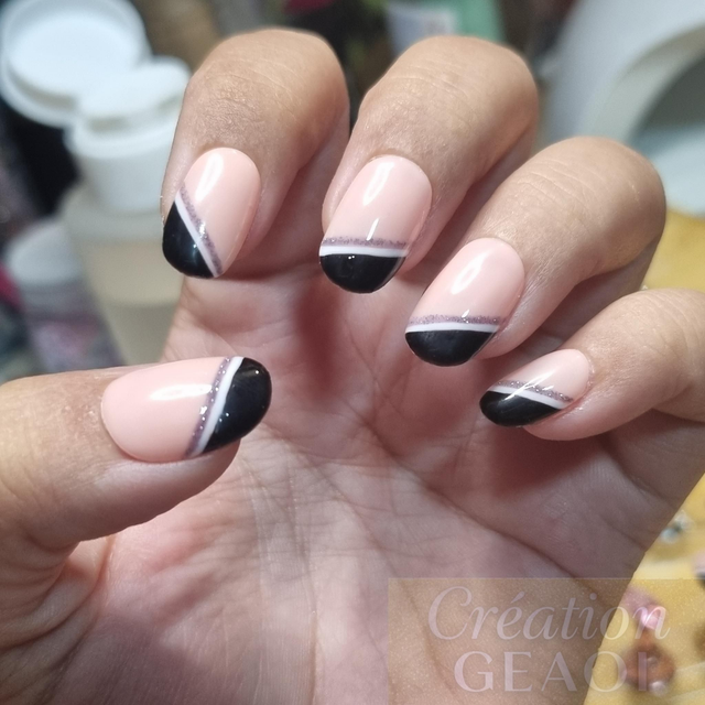 Black and White perfect Little Oval S créer sur commande délai de 7jours ouvrable 