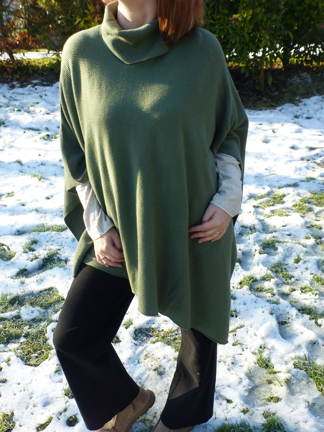 poncho kaki