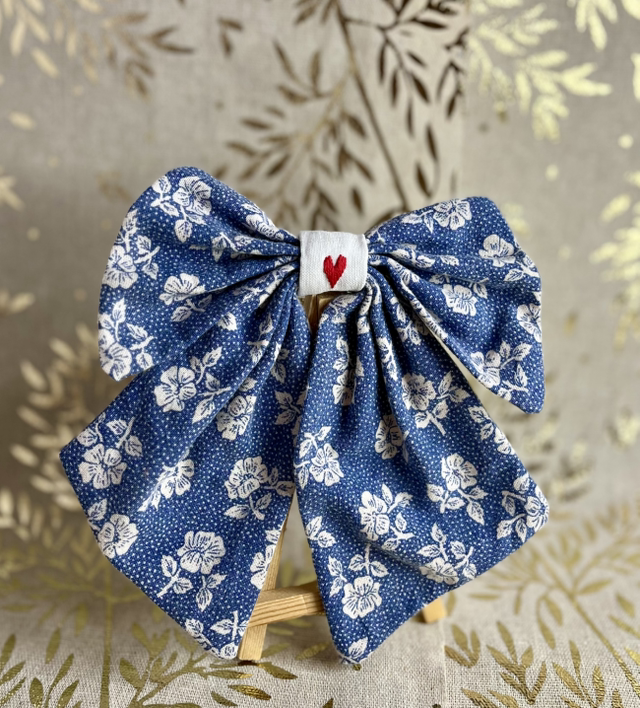 Noeud *Ahora fleuri bleu