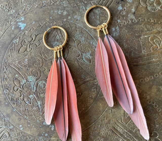 Boucle d’oreille créoles perroquet vieux rose