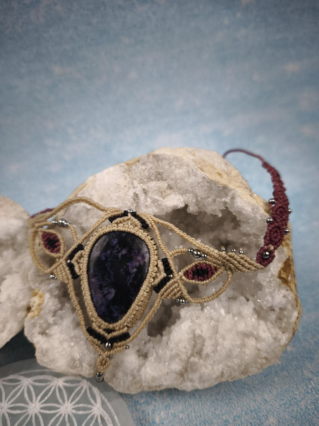 Collier pierre mystère noire et violette