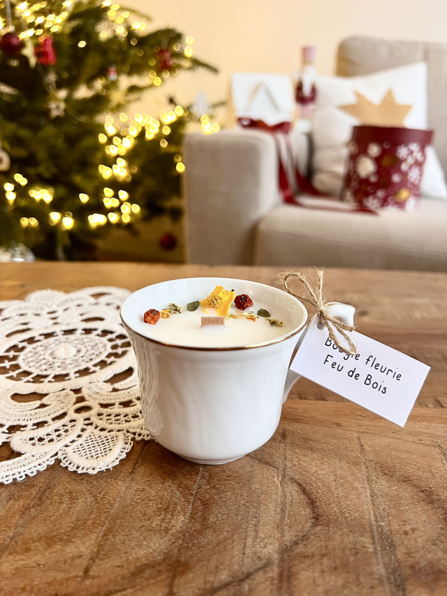 🎄 Bougie Feu de bois - tasse à café &quot;léger relief et liseré or&quot;