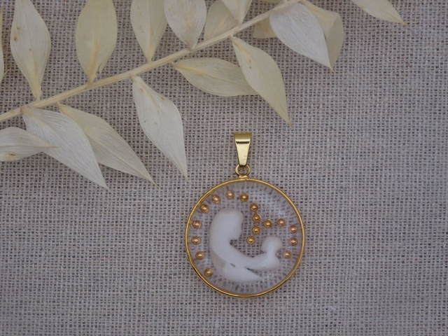 médaille Vierge à l&#039;Enfant - perles dorées