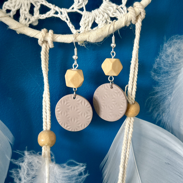 Boucles d&#039;oreilles pendantes &quot;Lilas des indes&quot;