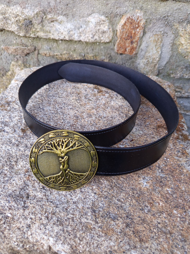 Ceinture en cuir noir avec boucle arbre de vie
