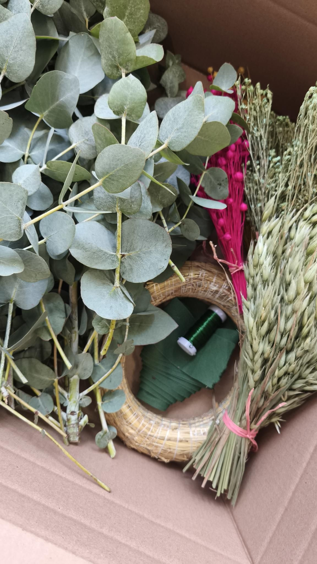 DIY BOX (ÜDE ajtódíszhez hasonló)