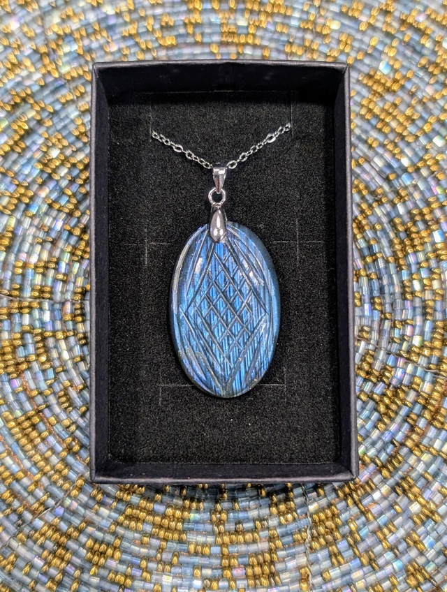 Pendentif Labradorite Gravée 