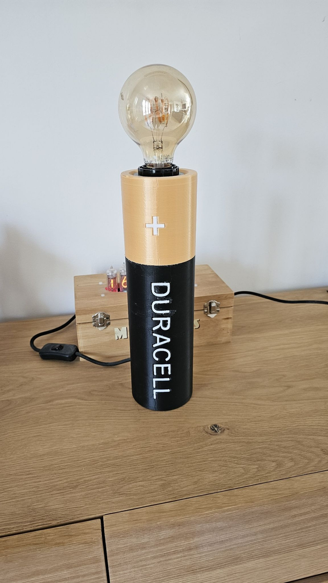 Lampe design pile Duracell – Objet déco unique et décalé