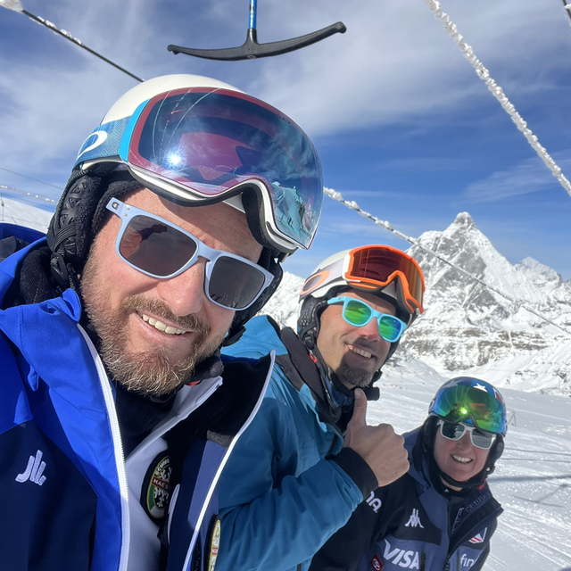 Sci accompagnato giornata intera   -   full day ski ( richiesto un livello 4 - 4 level required) 