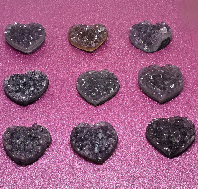 Améthyste en petit cœur semi brut 