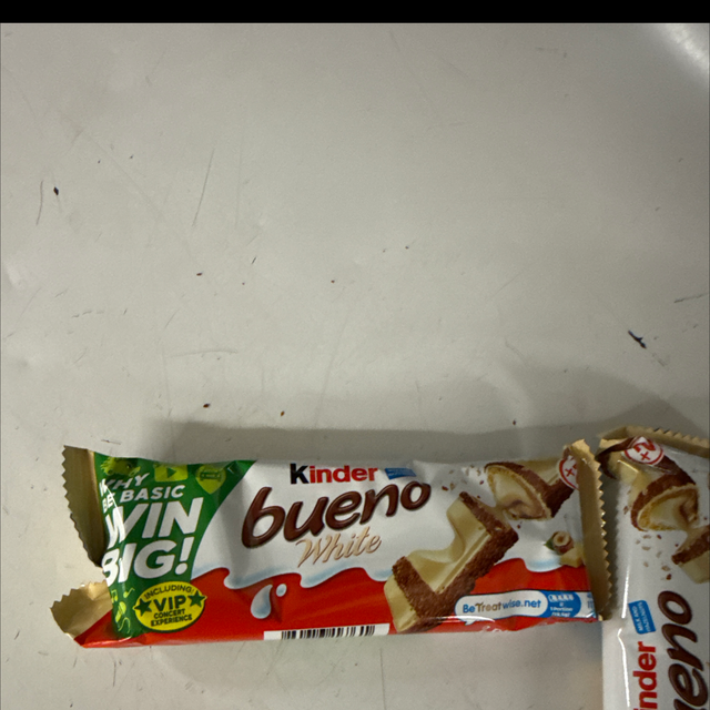 Kinder Bueno White