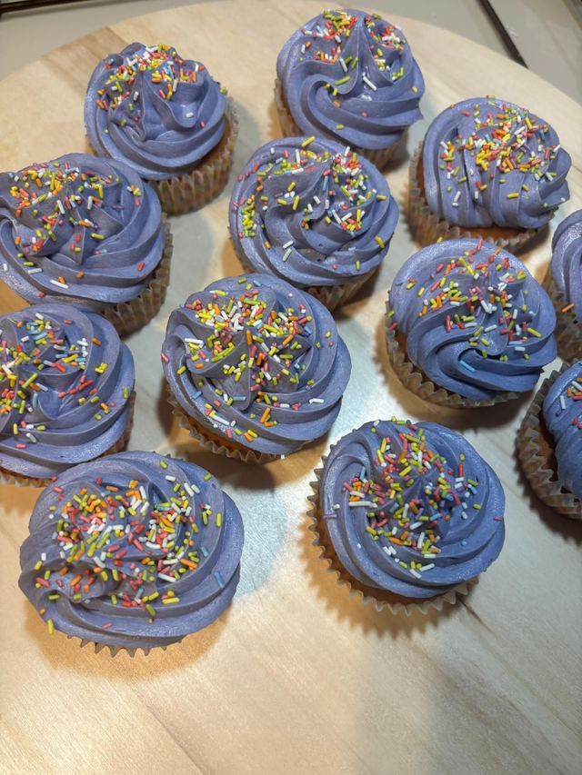 Mini Cupcakes – 12 Pieces