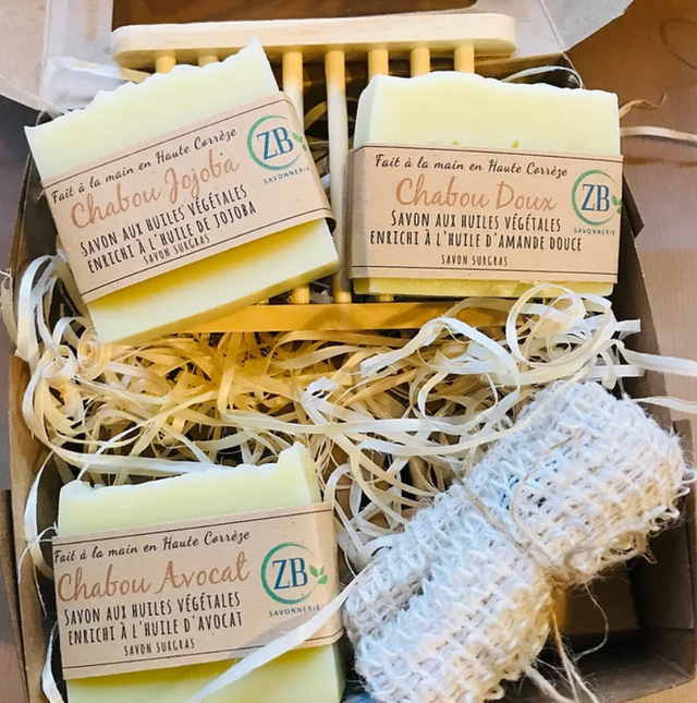 COFFRET 3 SAVONS &amp; 2 ACCESSOIRES