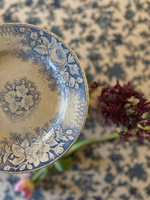 JARDINIERE - Plat piédouche (ou présentoir) de la manufacture française Sarreguemines - Terre de Fer