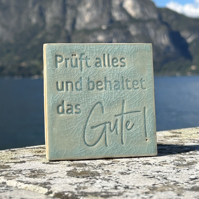Jahreslosung 2025 - "blau-gut" - Keramik-Kachel