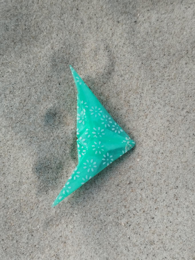 Broche cerf-volant vert d&#039;eau à motifs floraux