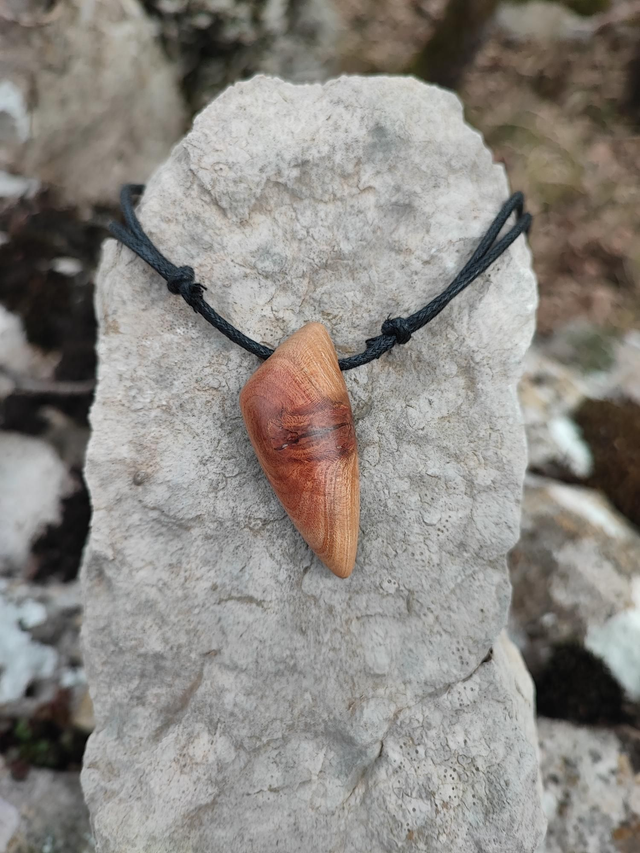 Pendentif en Bois de Cerisier