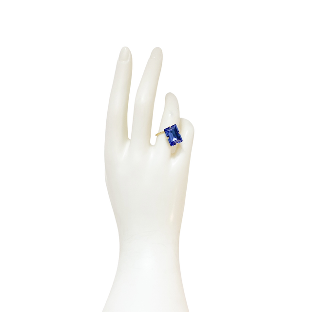 Fedina sottile con pietra rettangolare blu