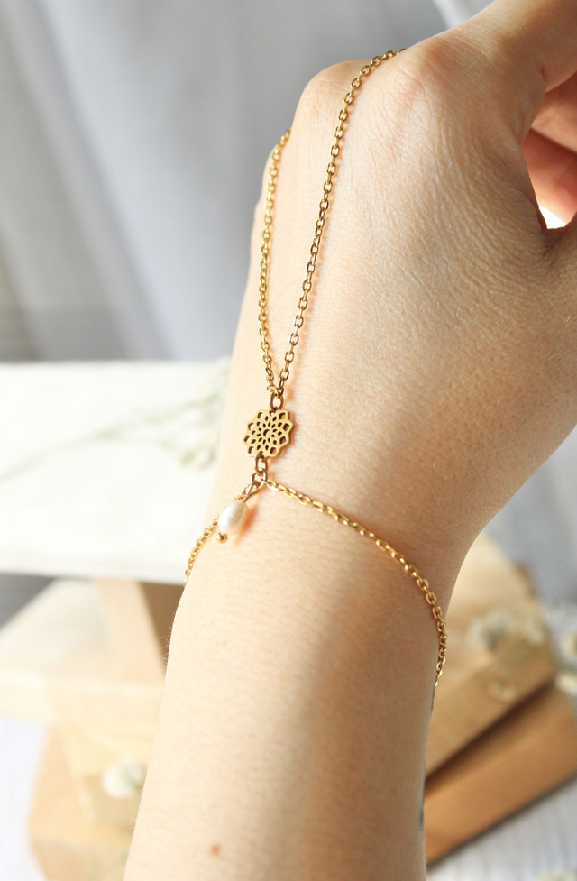 Bijou de main 