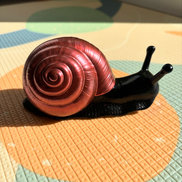 Resin snail