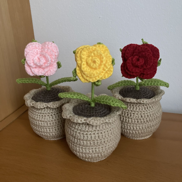 Rose fleur en pot au crochet