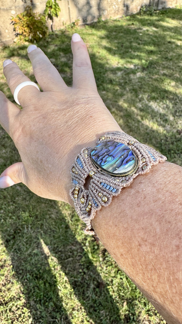 Manchette Azura – Abalone Shell & laiton – Pièce unique