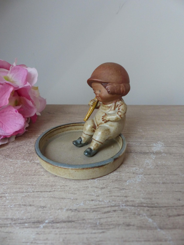 Figurine petit garçon joueur de Baseball avec une batte, Vide poche japonais avec personnage, petit plat en céramique fabriqué au Japon