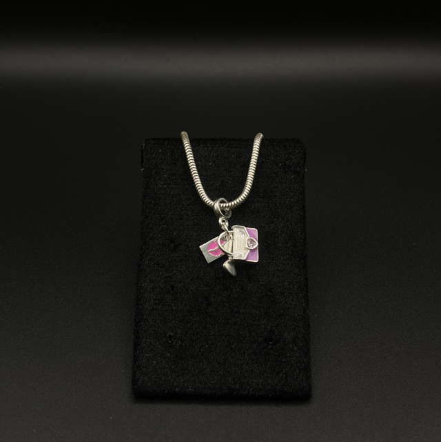 Berloque bolsa, óculos e beijo