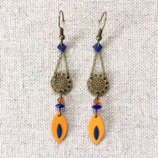 Boucles d’oreilles « Rhapsodie » bronze, cuir safran et bleu foncé 