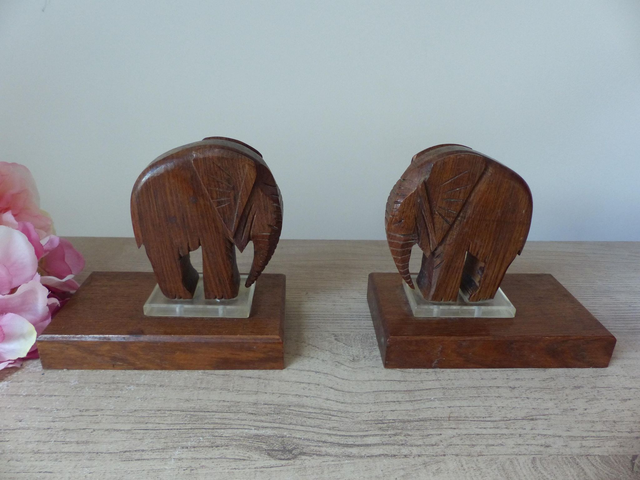 Paire serre-livres deux éléphants en bois sculpté marron, Statues d’éléphants, Support de livres animaux vintage, Décoration intérieure
