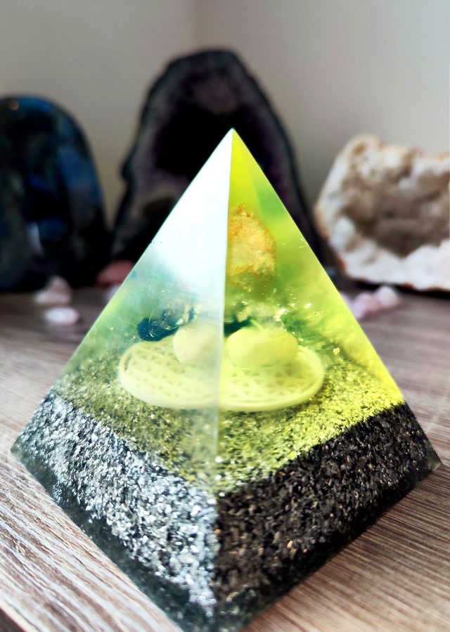 Grande Pyramide jaune