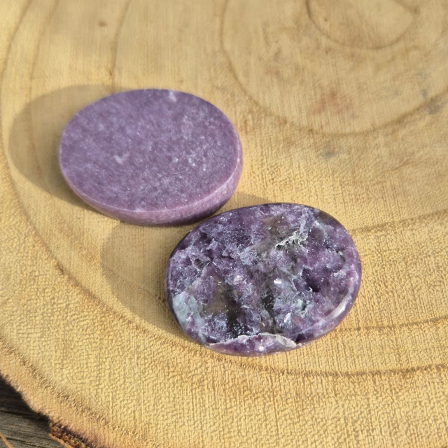 Galet plat - Lépidolite - pierre de méditation