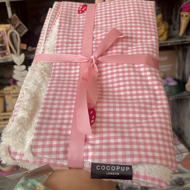Cocopup London Blanket - Strawberry Picnic Pup
