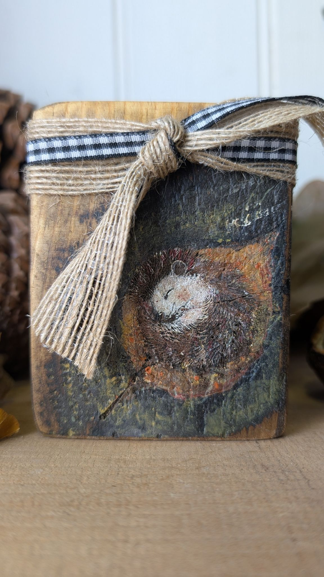 Hedgehog sleeping on leaf - with Glass Tealight Holder