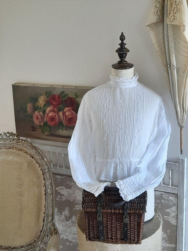 Corsage ancien de jeune fille