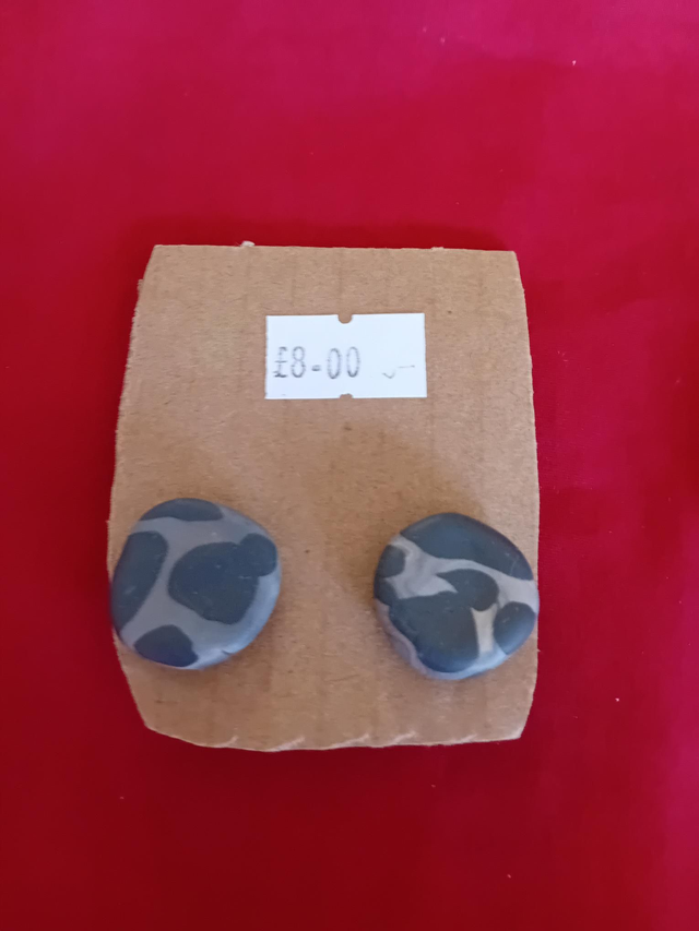 044 - Grey stud earings - ClaybyBeckie