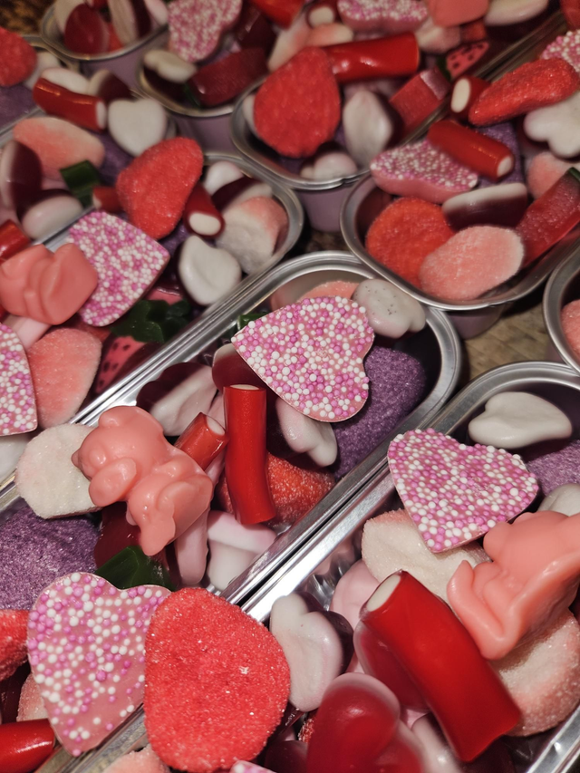 Mini valentines treat tubs