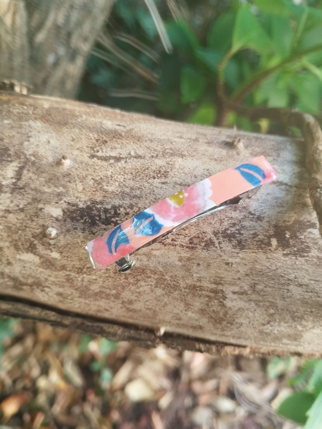 Petite Barrette en Papier Japonais – Élégance et Lumière