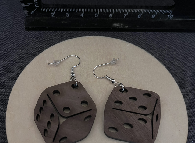 Les boucles en noyer 