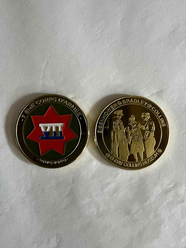 Piece Musée et insigne du 7eme Corps